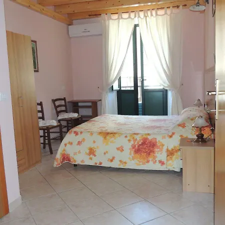 La Marina Bed & Breakfast 3*